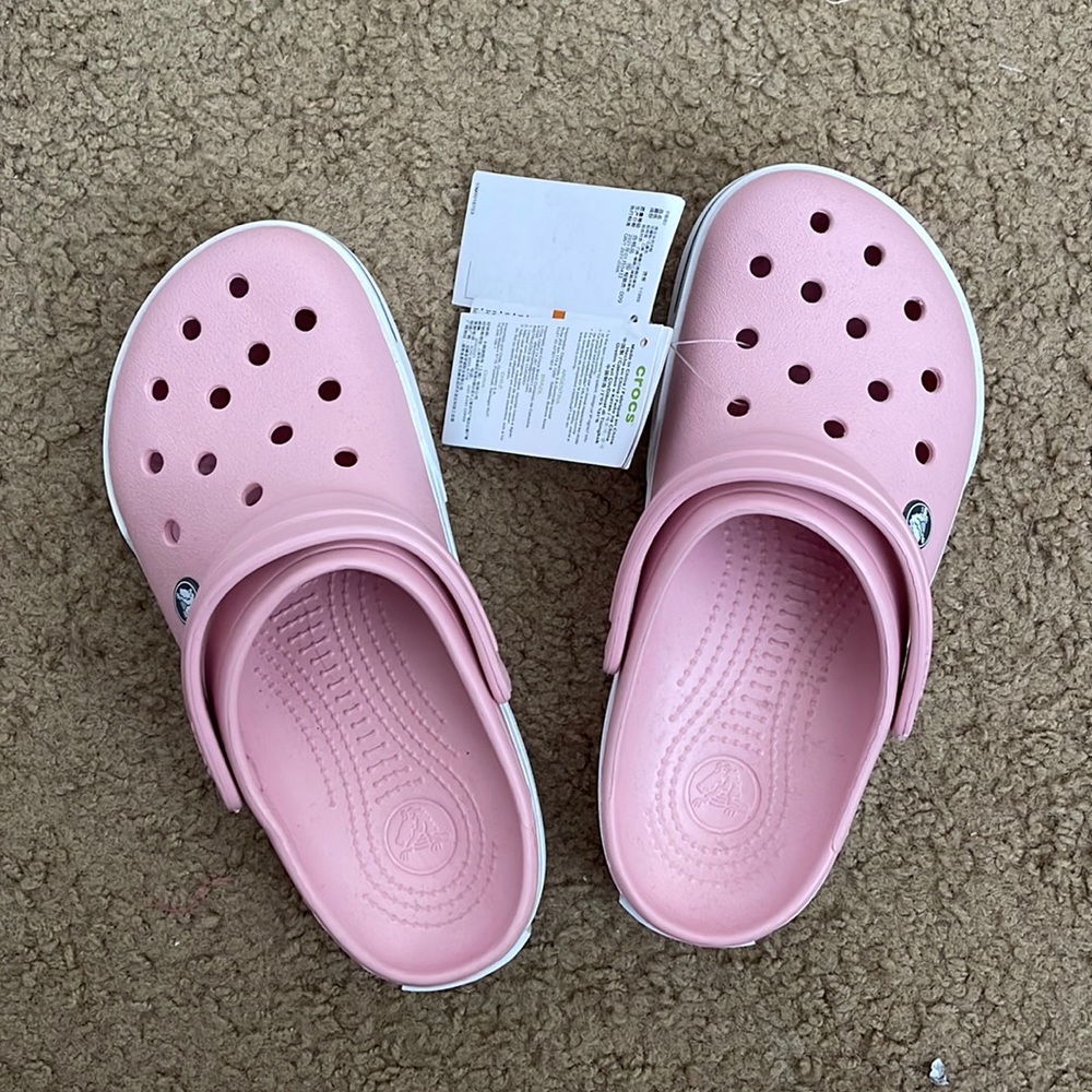 WOMEN’S CROCS in Pink